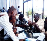 dr emmanuel urey of landesa having a press talk with some journalists during the land rights act messaging workshop held in monrovia
